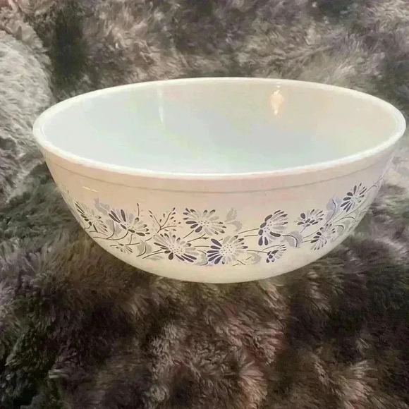 Vintage Pyrex #404, 4 litre Colonial Mist Blue Mist bowl white with blue flowers - Picture 13 of 16